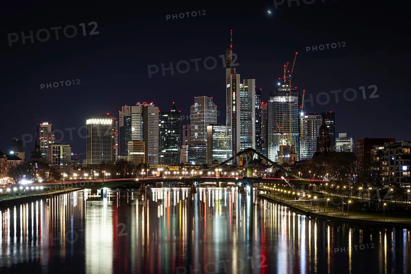 30 hrs and 21:30 hrs, only in greatly reduced form., Deutschherrnbrücke, Frankfurt am Main, Hesse, Germany, On the occasion of Earth Hour 2023, the lights of Frankfurt's banking skyline will shine on the evening of 25 March 2023, between 20, Europe