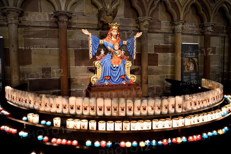 Statue of the Virgin Mary in the Cathédrale Notre Dame de Strasbourg, Strasbourg Cathedral, Unesco World Heritage Site, Strasbourg, Département Bas-Rhin, Alsace, France, Europe