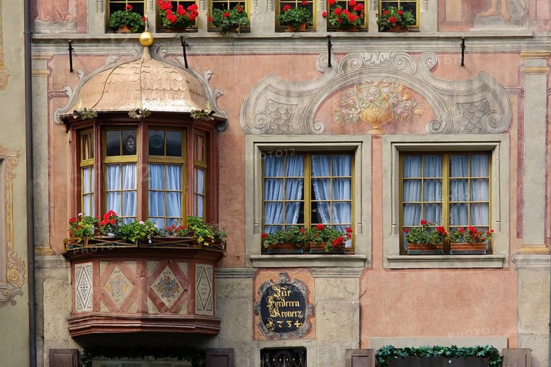 Bay window on painted façade, Historic House on Town Hall Square, Rathausplatz, Old Town, Stein am Rhein, Canton Schaffhausen, Switzerland, Europe