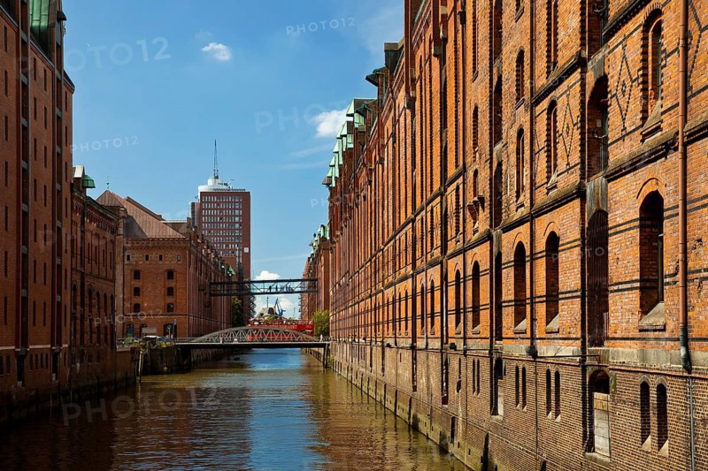 View from Kibbelsteg into Brooksfleet, Speicherstadt, Hamburg, Germany, Europe
