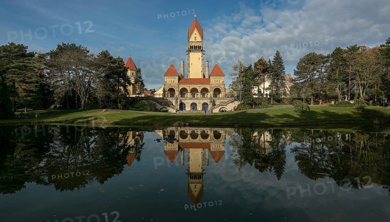 Leipzig, South Cemetery, west chapel on the left, bell tower in the centre, crematorium by Otto Wilhelm Scharenberg on the right 1905-1910