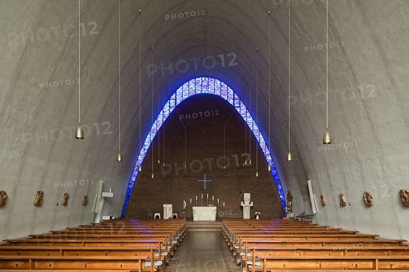 Parabolic roof reminiscent of the Nissen huts of the post-war period, view to the east, St., Sankt, Saint