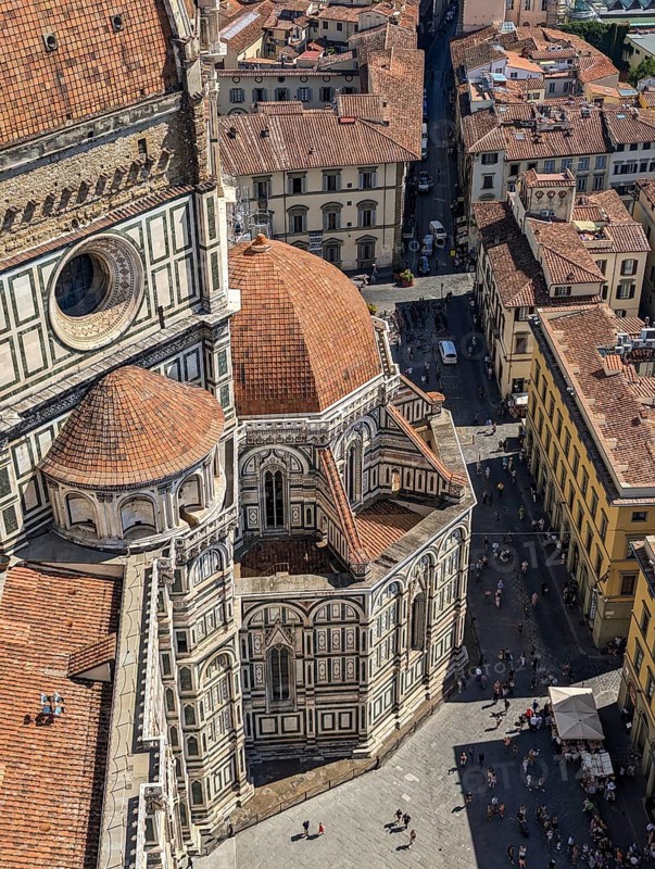 Facade of the renaissance cathedral Santa Maria del Fiore in Florence, Italy, Europe