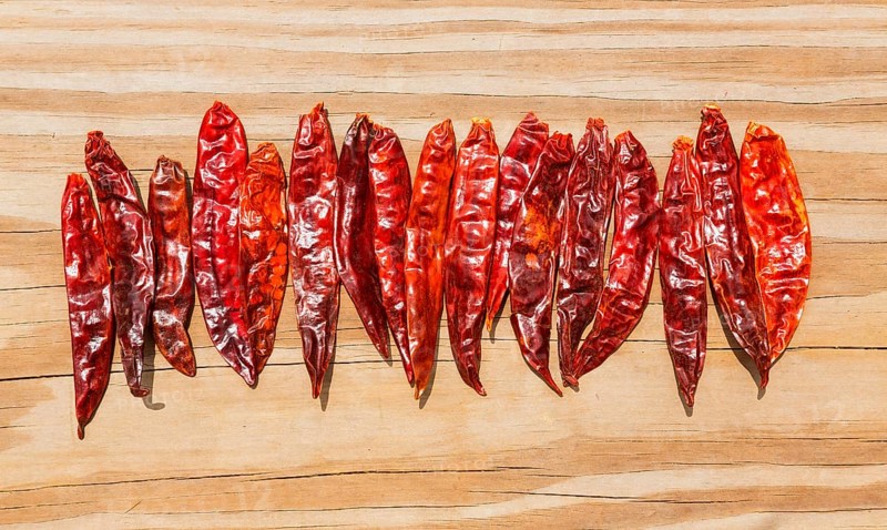 Chile de arbol seco dried hot Arbol pepper on wooden background