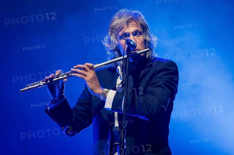 Wroclaw, Poland. 27th February, 2018. Concert of band Dire Straits Experience. Picture: Chris White