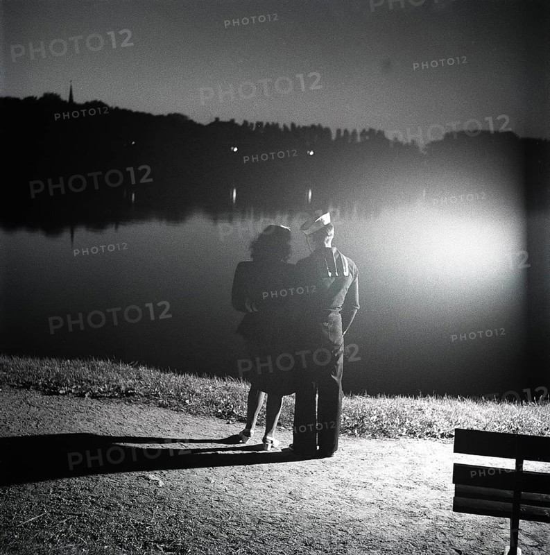 1940s sailors on shore-leave. An american sailor in Stockholm. The two american warships Houston and Perry is anchored in port and the sailor has met a swedish girl and spends the evening with her like here, enjoying the view of Stockholms waterfront. Sweden 1946 ref U146-2