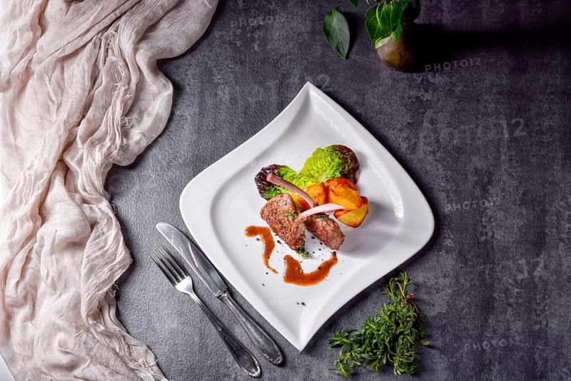 Grilled lamb chops with potatoes