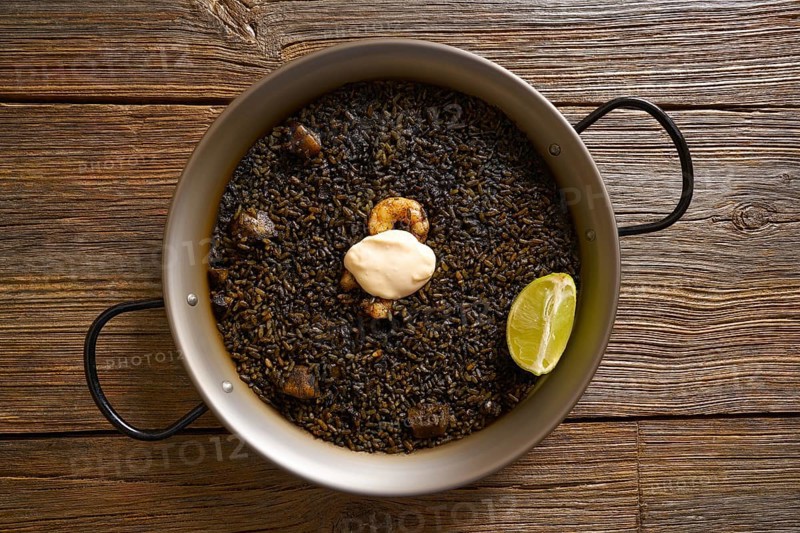 Black rice Paella recipe for two from Valencia Spain
