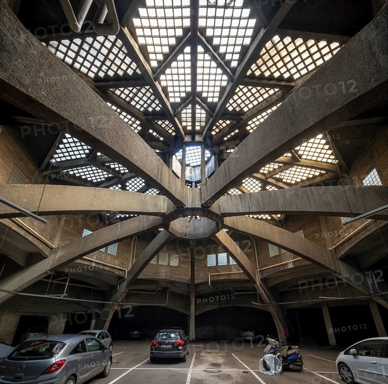 Aachen, congress garage, former motor vehicle hall of the coal merchant Einmal, built in 1924-1925 by Theodor Veil, Otto Nauhardt and Karl Walter Mautner (engineer) . Reinforced concrete dome with a span of 24 metres