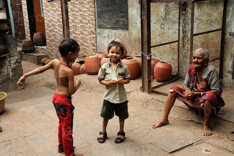 Child playing dharavi slum, mumbai, maharashtra, India, Asia