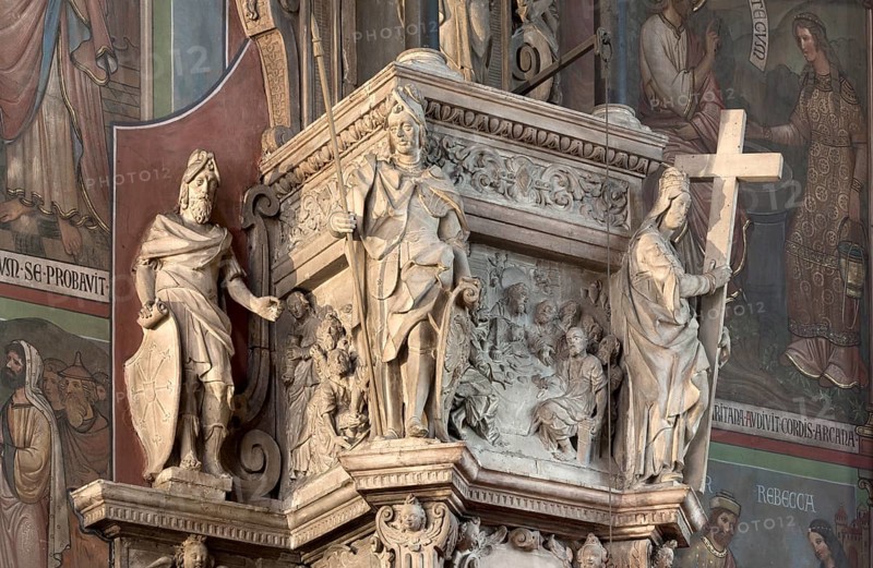 Sacrament house in the choir, detail of saints