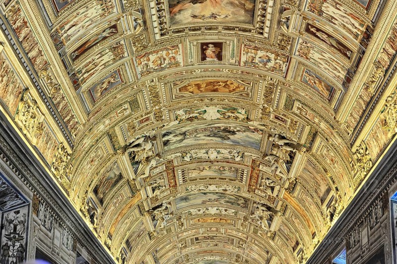 Vatican Museums, Vatican, Rome, Italy, Vaulted ceiling with detailed frescoes depicting historical episodes, Vatican, Rome, Lazio, Italy, Europe