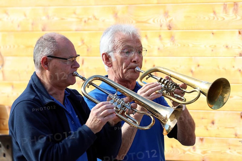 The musicians Franz-Richard Winterhalder and Meinrad Hofmeier (sen.) provided the musical accompaniment to the ecumenical service in the Adler Ski Stadium at the Open Day of SC Hinterzarten, Hinterzarten, Germany / Germany