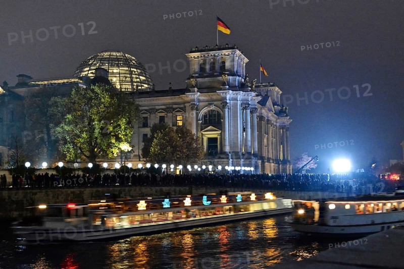 String of lights along the former Berlin Wall