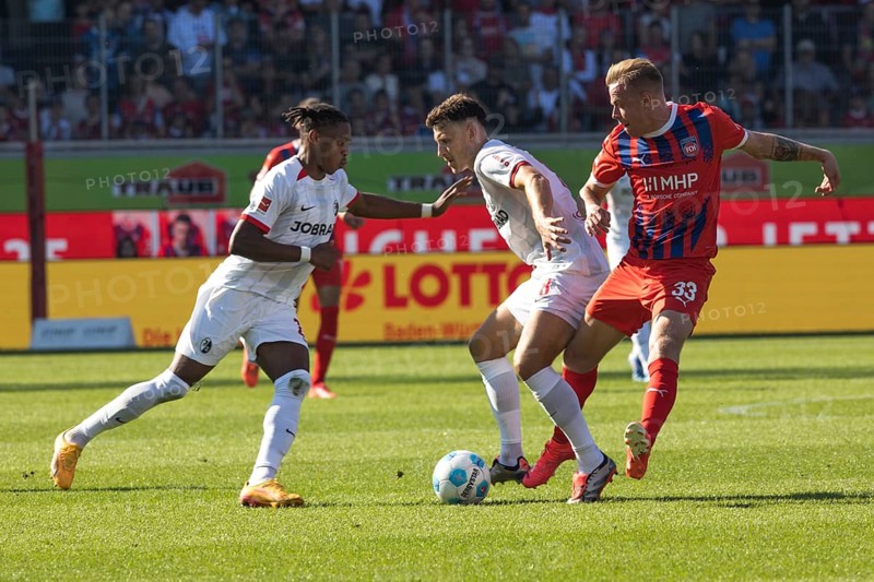 Football match, Junior ADAMU SC Freiburg and Maximilian EGGESTEIN SC Freiburg fighting for the ball with Lennard MALONEY 1.FC Heidenheim, football stadium Voith-Arena, Heidenheim