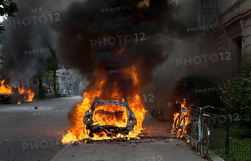 Burning car on the Elbchaussee at the G20 summit in Hamburg, 2017