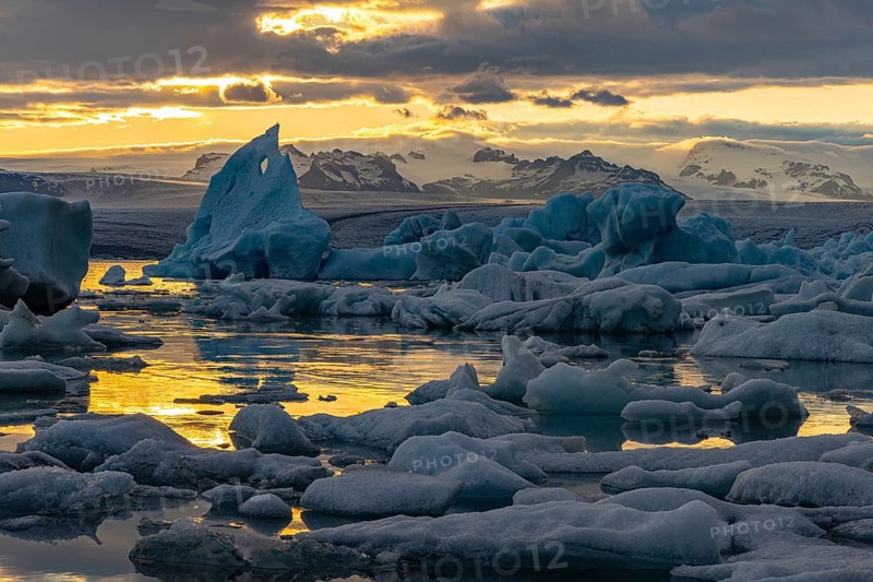 Evening at Jökulsarlon, south coast, Iceland, Europe
