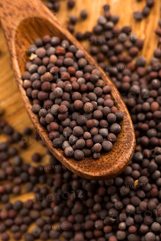 Brown mustard seeds