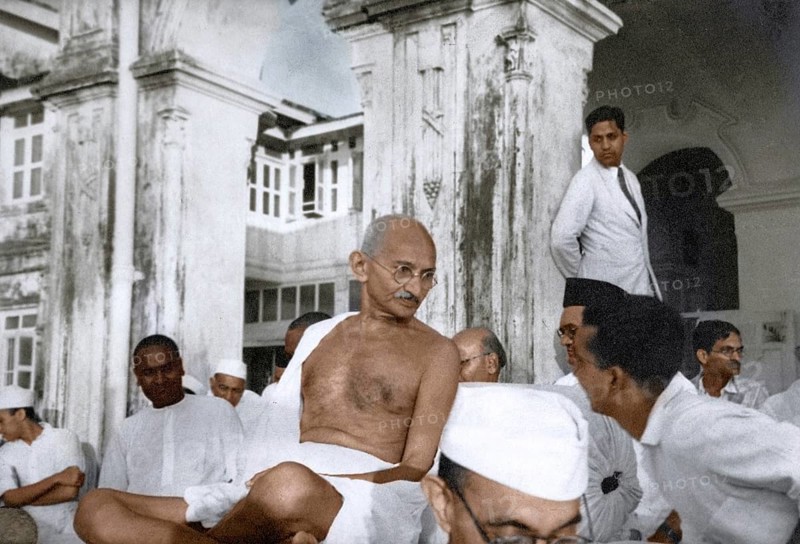 Mahatma Gandhi at public prayer meeting, Rungta House, Mumbai, Maharashtra, India, Asia, September 1944, Asia