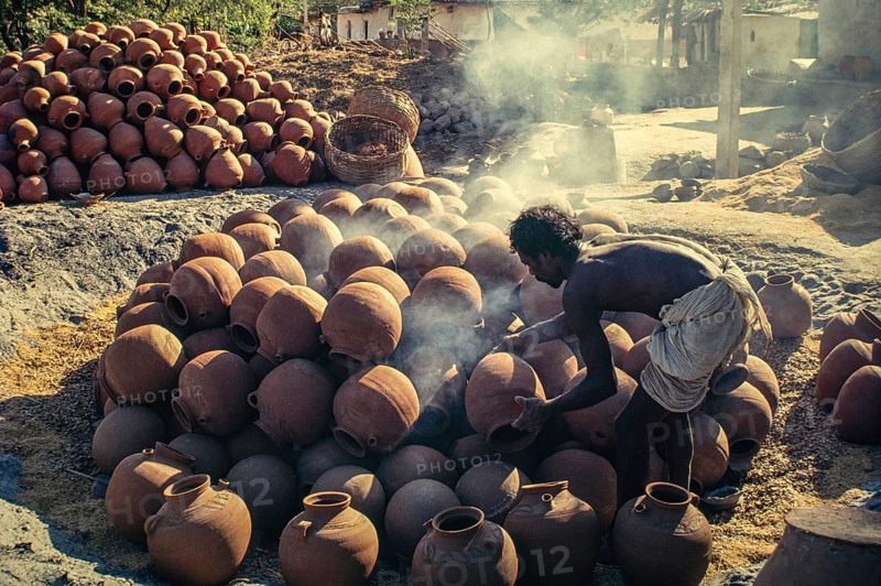 Potter baking pots, Yadadri Bhuvanagiri, Telangana, India, Asia