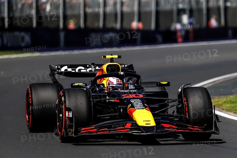 MELBOURNE, AUSTRALIA - MARCH 14: Liam Lawson of New Zealand drives the Oracle Red Bull Racing RB21 during first practice in the Australian Formula 1 Grand Prix at Albert Park in Melbourne, Australia, Oceania
