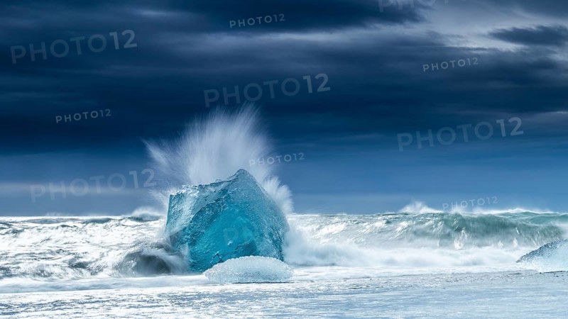 Diamond Beach, iceberg in the surf, near Jökulsarlon glacier lagoon, Vatnajökull National Park, Hornafjörður, South Iceland, Iceland, Europe