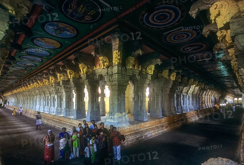 Temple Corridor longest in Asia Ramanathaswamy temple in the middle of the island dedicated to Lord Siva in Rameswaram, Tamil Nadu, South India, India, Asia