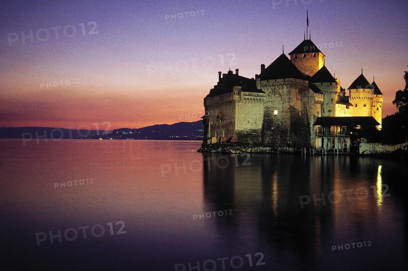 Switzerland: Châteaux Chillon on Lake Geneva at sunset