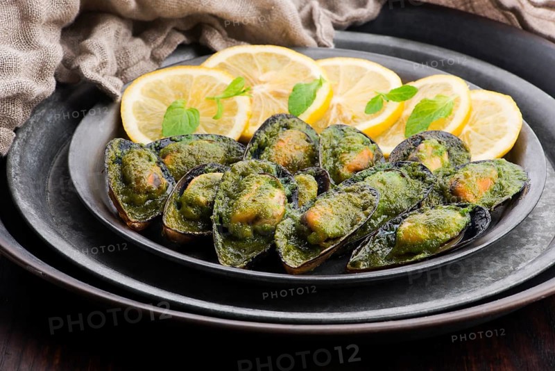 Seafood mussels with lemon, parsley and garlic