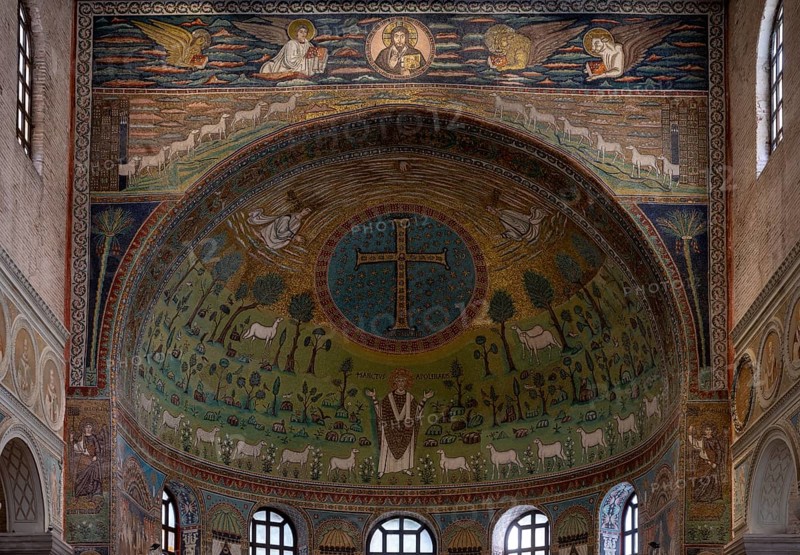 Ravenna, Basilica di Sant' Apollinare in Classe, calotte of the choir apse, mosaic with St Apollinaris and 12 lambs as the 12 apostles under the sign of the cross