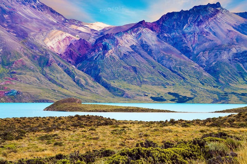 Los Glaciares is Argentina's most beautiful natural park. Huge lake with azure water, arid steppe of Patagonia and the steep slopes of cold mountains. The concept of extreme and photo tourism
