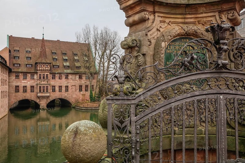 Heilig-Geist-Spital over the Pegnitz, Museum Bridge, Nuremberg, Middle Franconia, Franconia, Bavaria, Germany, Europe
