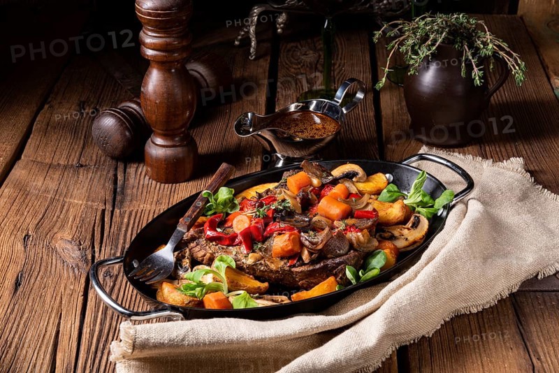 Tender beef with various vegetables
