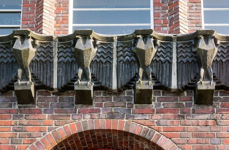 Former trade fair and exhibition hall, built in 1926 by Friedrich Wilhelm Virck, now part of the music school, detail double eagle