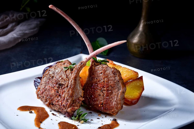 Grilled lamb chops with potatoes