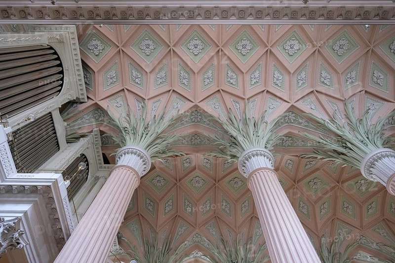 View of columns, dome and parts of the organ loft in Leipzig's Nikolaikirche. Leipzig, Saxony, Germany, Europe