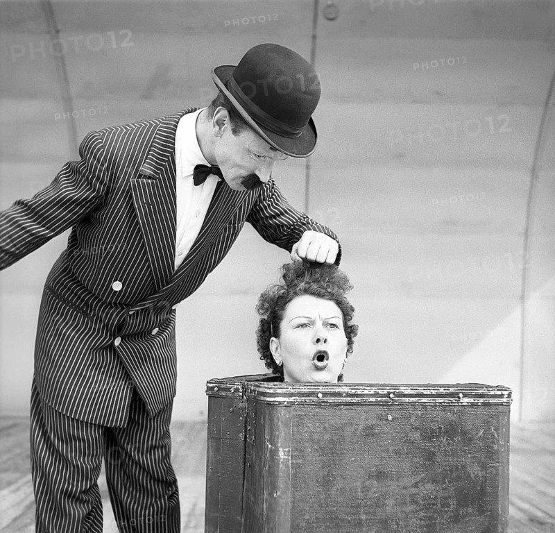 Performance in 1948. The artists under the stage name Arlington perform on the Main Stage. He wearing a suit, a hat and a glued-on fake mustache and she with only her head visible from a suitcase. Conard ref 980