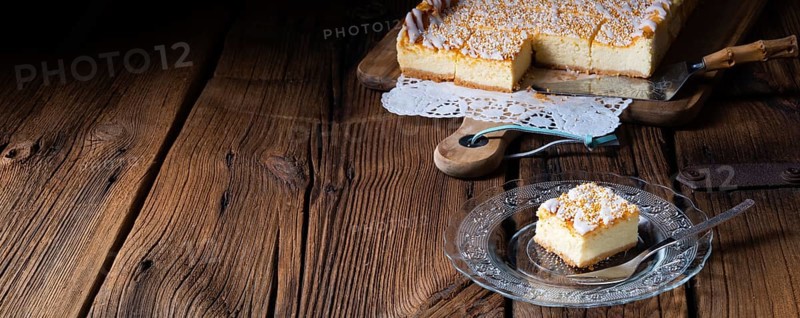 Succulent tin cheesecake with crumbs