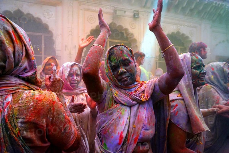 Widows dancing celebrating Holi festival, Gopinath temple, Uttar Pradesh, India, Asia