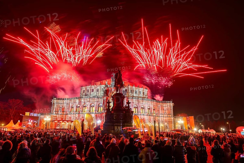 The SemperOperaball 2025 celebrated its 100th anniversary on Friday. Germany's most beautiful classical entertainment event once again proved to be a complete success this year and offered a first-class programme created by top artists. Traditionally, thousands of Dresdeners also celebrated the event of the year outside on the theatre square at the SemperOperairball. Fireworks on the theatre square, Dresden, Saxony, Germany, Europe