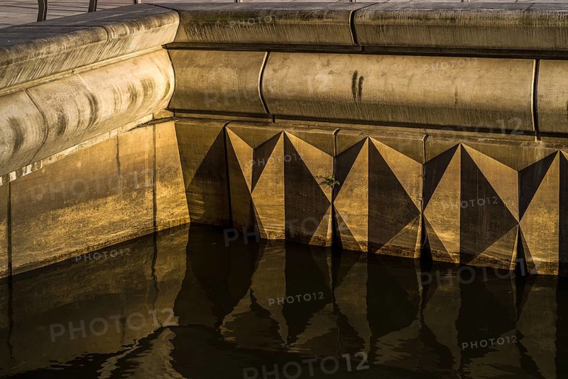 Canal basin wall in the harbour