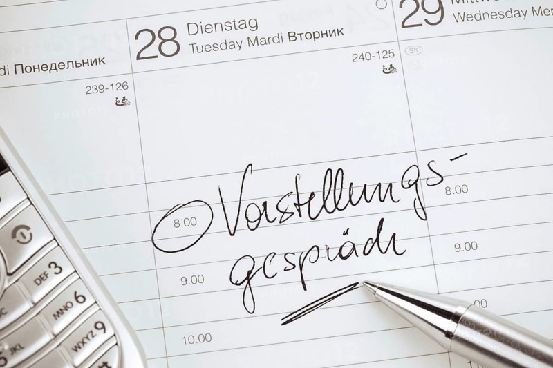 An appointment is entered in a calendar: Interview Austria