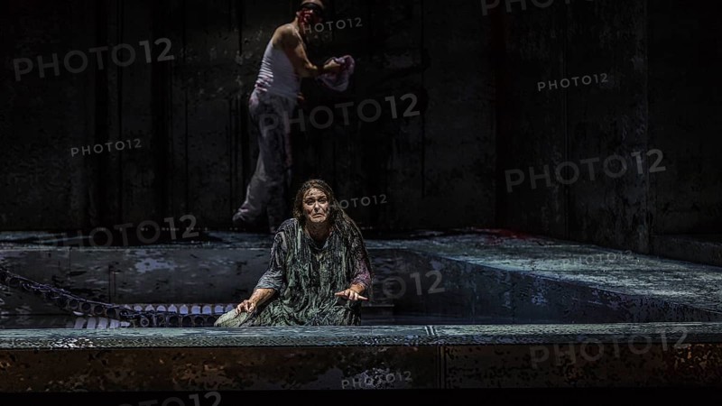 ?dipe by George Enescu (Komische Oper, Berlin) . Tragédie lyrique in four acts and six scenes (1936) Poetry by Edmond Fleg after Sophocles. Press performance on 26 August 2021. ?dipe: Leigh Melrose Tirésias: Jens Larsen Créon: Joachim Goltz Le grand prêtre: Vazgen Gazaryan Le veilleur: Shavleg Armasi Le berger: Johannes Dunz Laios, father of ?dipe: Christoph Späth Jokaste, mother of ?dipe: Karolina Gumos La Sphinge: Katarina Bradi? Antigone: Mirka Wagner Mérope: Susan Zarrabi