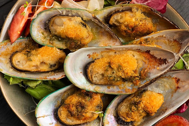 Homemade Baked Clams with Garlic and Parsley