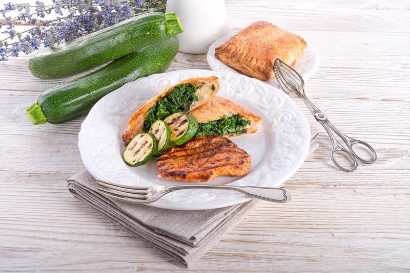 Grilled steaks with puff pastry bag and zucchini