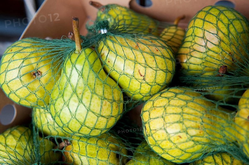 Pears in green cotton net for sale