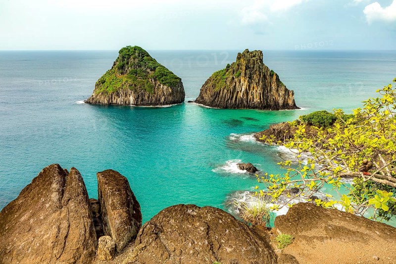 Fernando de Noronha, Brasil. Turquoise water around the Two Brothers rocks, UNESCO World Heritage Site, Brazil, South America