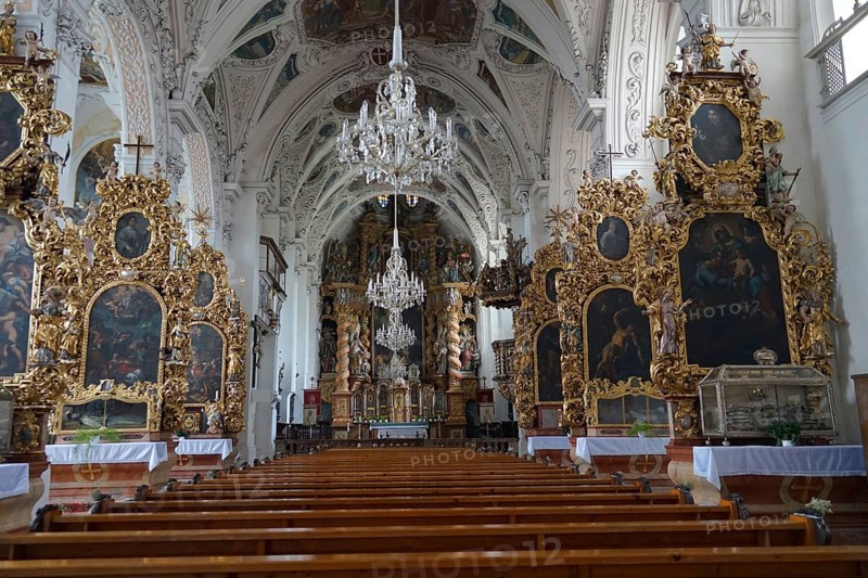 Nave, parish church Braunau-Ranshofen, baroque, former collegiate church, Ranshofen Castle, former Ranshofen Abbey, monastery of the Augustinian Canons Regular (CanReg), Braunau am Inn, Innviertel, Upper Austria, Austria, Europe