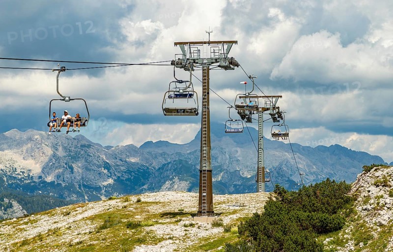 A picture of many ski lifts at the Vogel ski resort