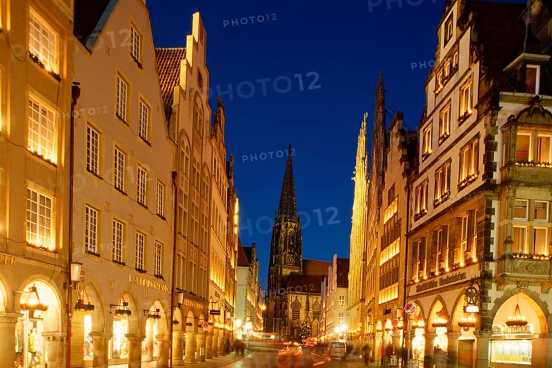 Lamberti Church and town houses at Prinzipalmarkt by night, Münster, North Rhine-Westphalia, Germany, Europe